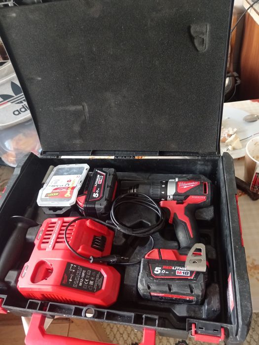 Vând trusa Milwaukee m 18