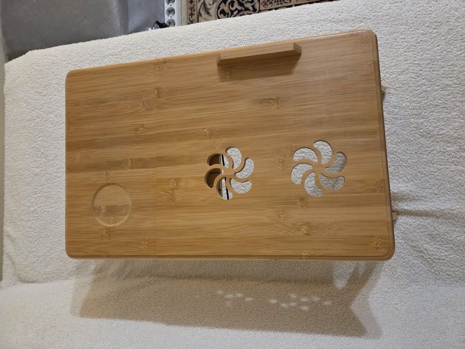 Поставка за  лаптоп