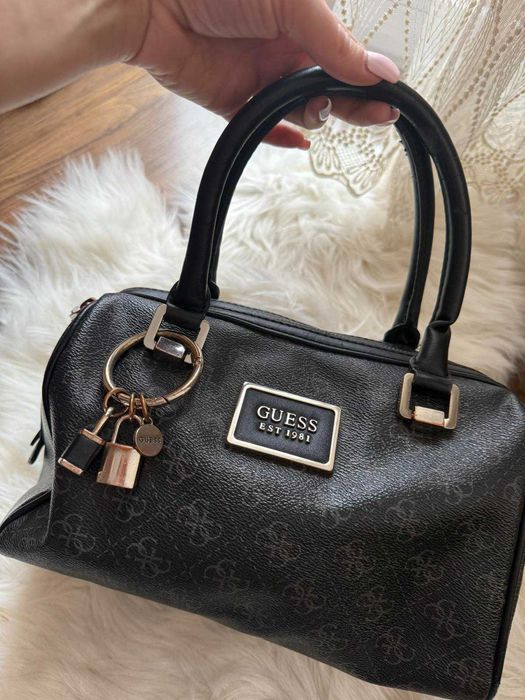 Дамски чанти Moschino, Tommy Hilfiger, Kendall + Kylie, Guess оригинал