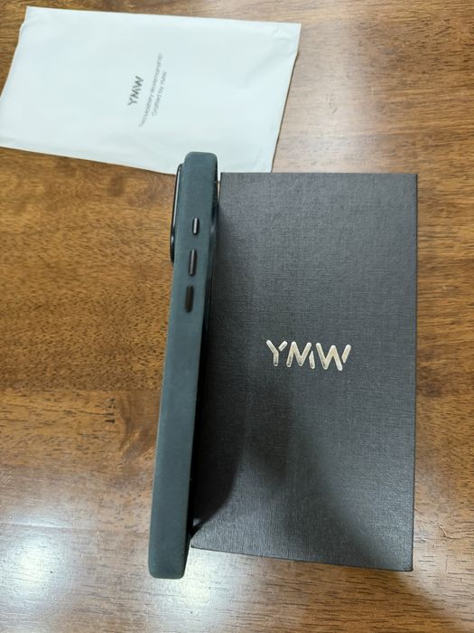 Кожаный чехол Ipone 17 Pro Max YMW
