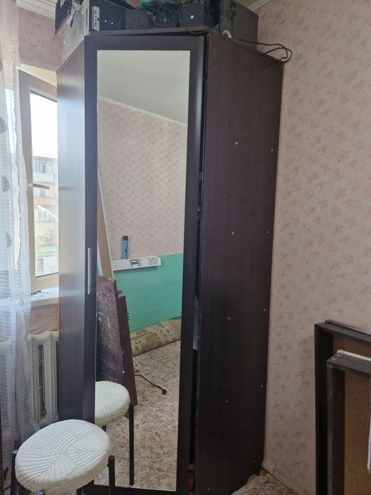 Угловой шкаф для спальни.