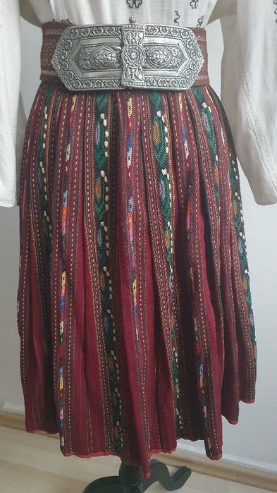 REDUCERE LUNA MAI 40%! Costum popular (ie/camasa, valnic/fota/catrinta/zadie)