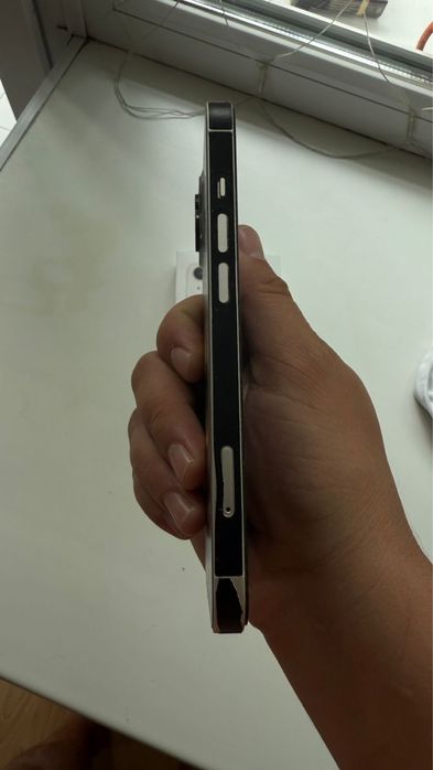 Продам айфон 13