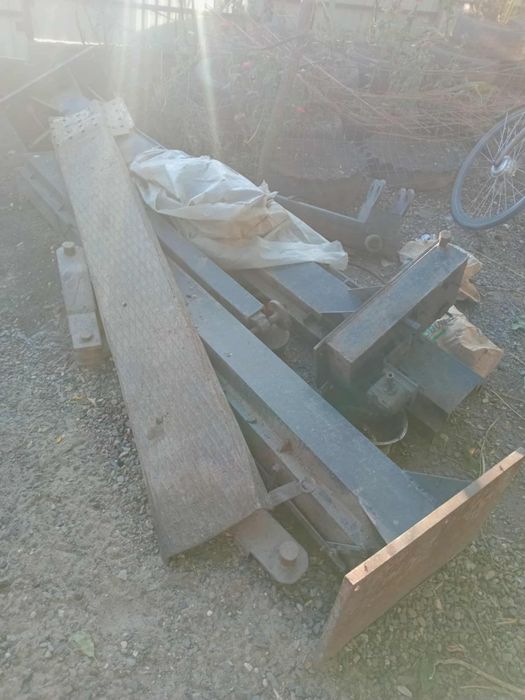 Elevator 3T Preț 600€ negociabil