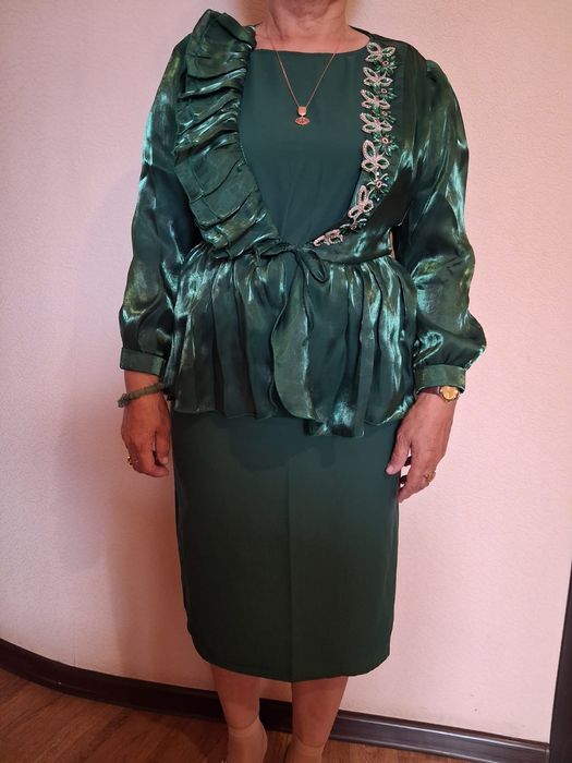 Платья нарядные р.46 продам