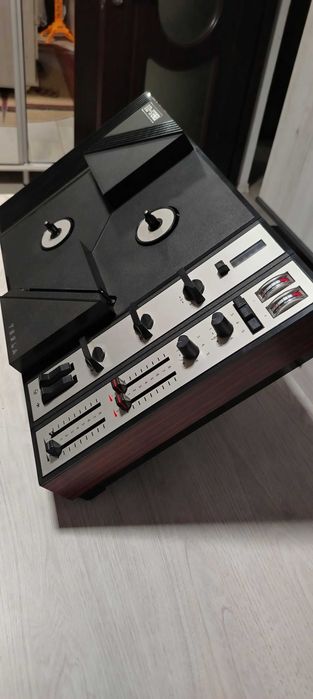 Magnetofon Tesla B93 stereo