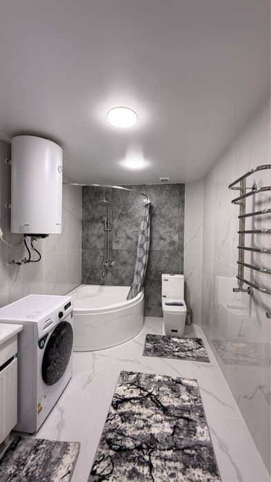 Продается 2 этажный дом с 6 комнатами площадью 2,7 соток