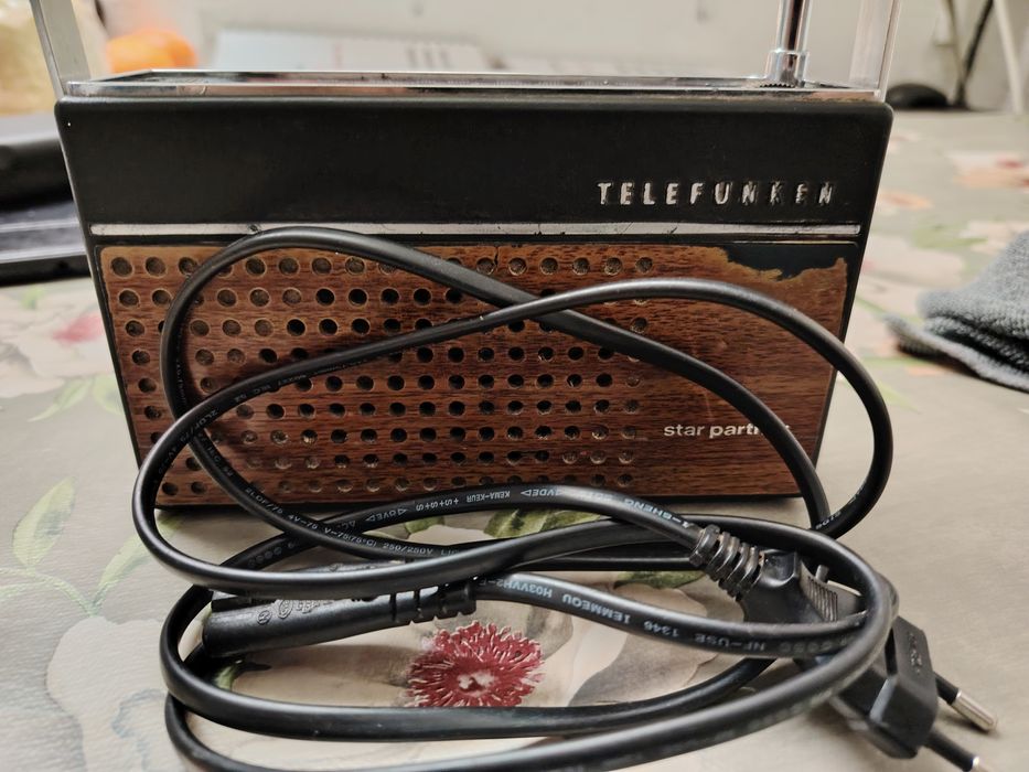 Vând   radio  portabil