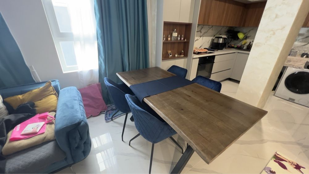 Трапезна маса от масив - дъб- с метални крака