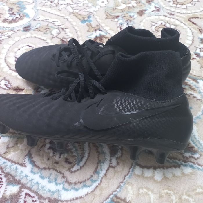 Спортивная обувь