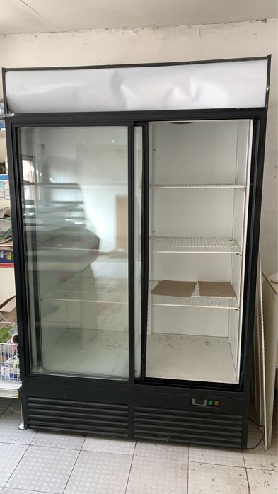 Холодильный шкаф-витрина
