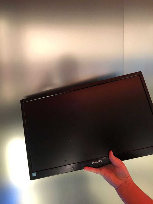 Монитор 21.5 Philips
