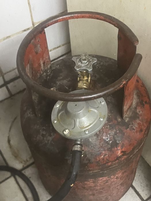 Продам газ баллон с редуктором
