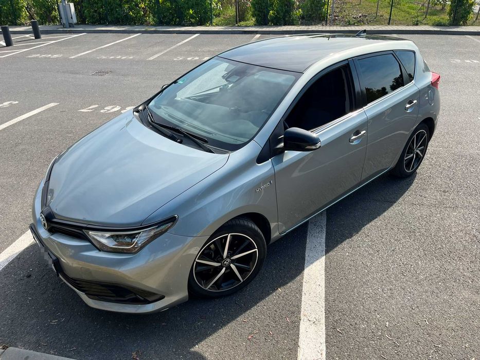 Toyota Auris Touring Sports 1.8 Hybrid Automată, 2018 (prima înmatriculare 02.2019) – 149.457 km | Garanție baterie hibridă | 2 seturi de roți
