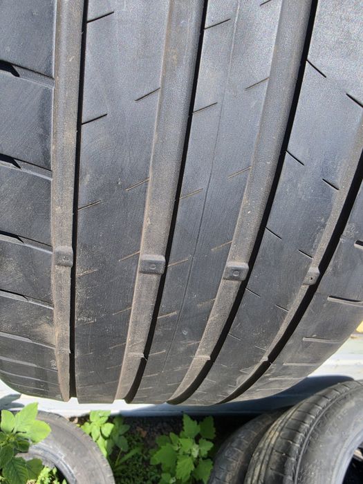 2 бр. летни гуми 255/35/21 Bridgestone DOT 0421 4 mm