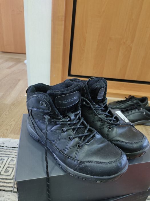 Кожаные демисезонные кроссовки