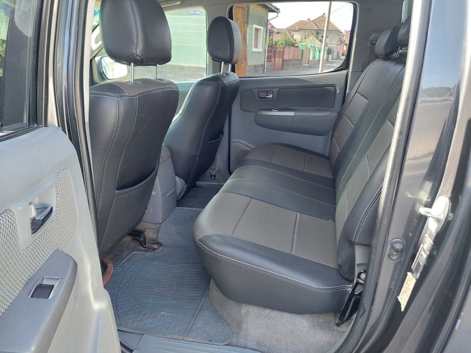 Vand Toyota Hilux, An de fabricatie 2010