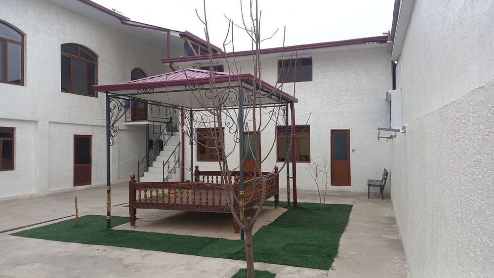 Кибрайда 8 хонали ховли сотилади