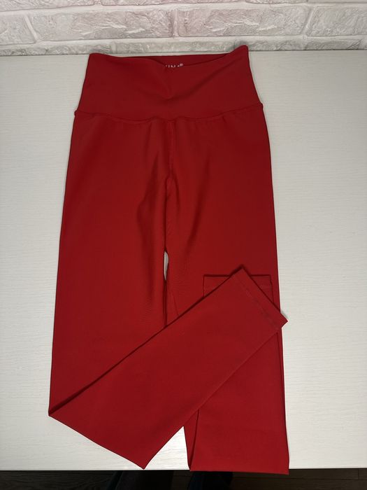 Красные лосины. Футболка