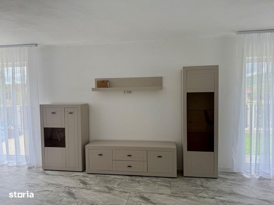 Casă de închiriat