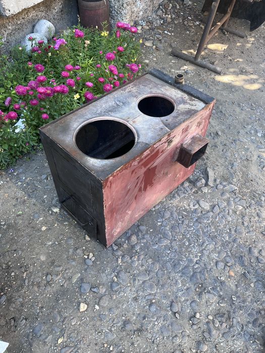 Продам печь, правый выход дымохода.