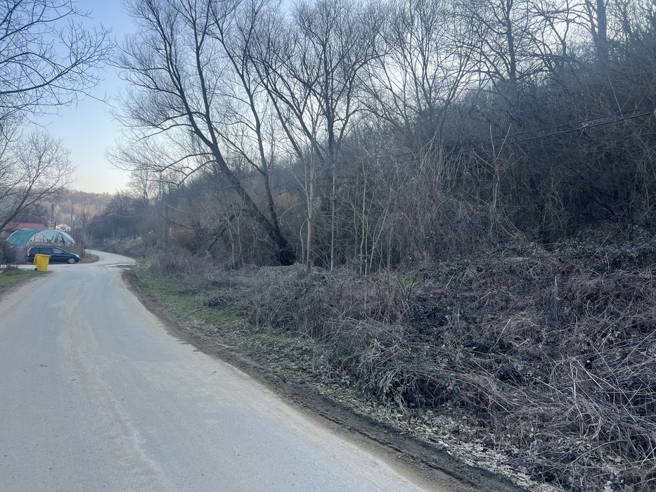 Vand teren 1.090 mp - Leamna de jos / Craiova , teren lipit de padure!