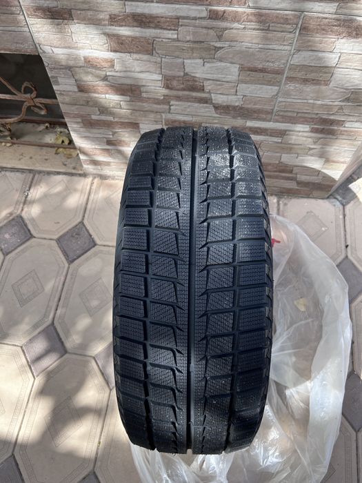 Продам зимние шины от Камри 70