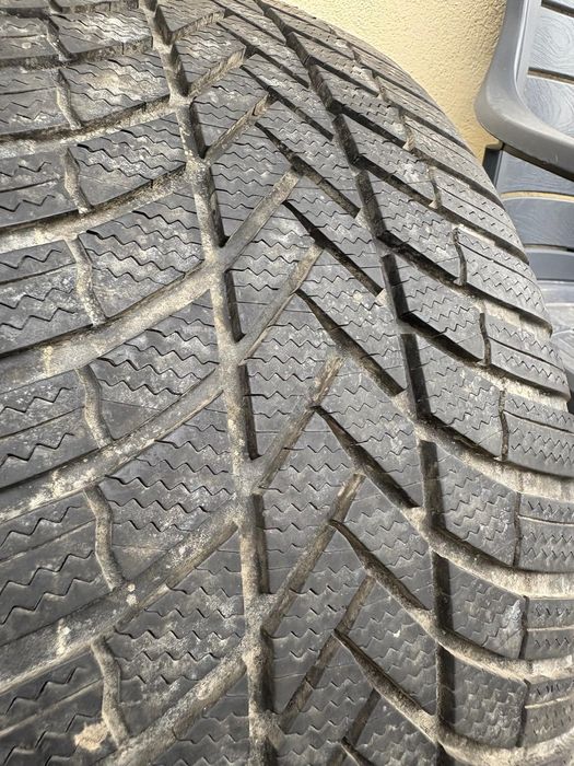 Два броя зимни гуми  Bridgestone 275/40/19 и 2 броя Пирели 275/40/19
