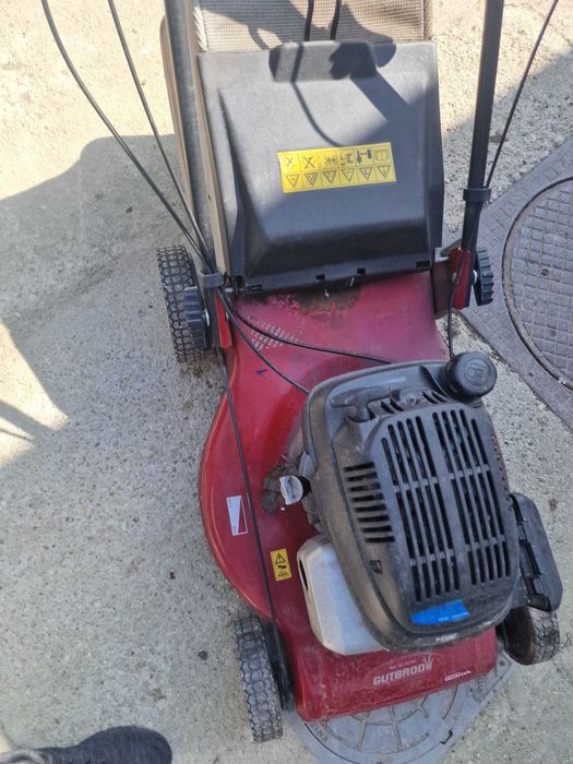 Masina de tuns gazonul pe benzina HONDA 4CP Cu tractiune si SAC