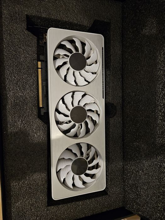 Gigabyte GeForce® RTX™ 3060 Ti VISION cu folie