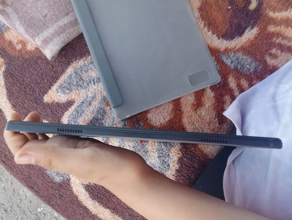 Tabletă PENTRU PIESE, defectă mufa de încărcare. Mai multe detalii în descriere.