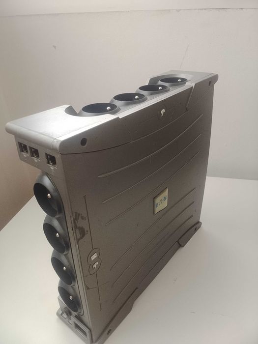 UPS Eaton Elipse ASR 1000 merge pe baterie de masina