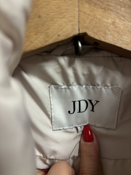 Дамско зимно яке бомбър