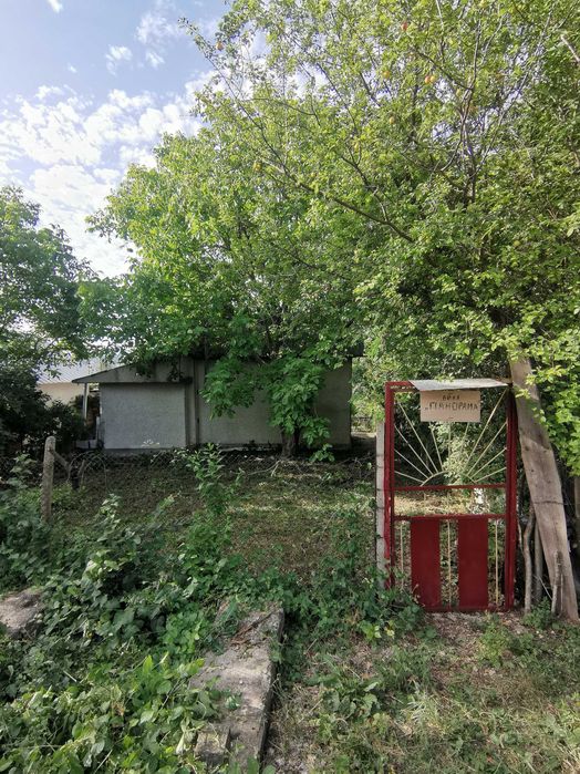 Продажба на масивна вила