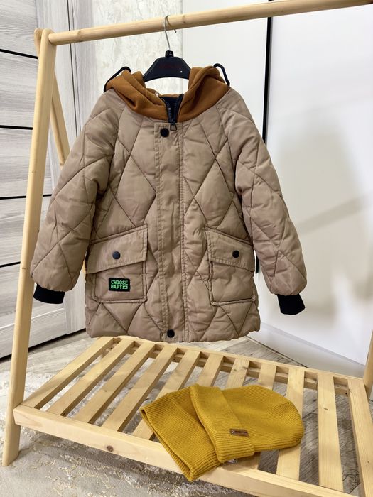 Продам куртку с шапкой и снудом