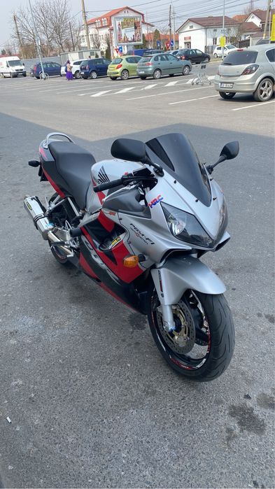 Honda cbr d4i.