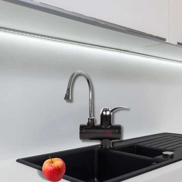 Нагревател за вода с гъвкав чучур, за стена/ за плот 3000W, черен