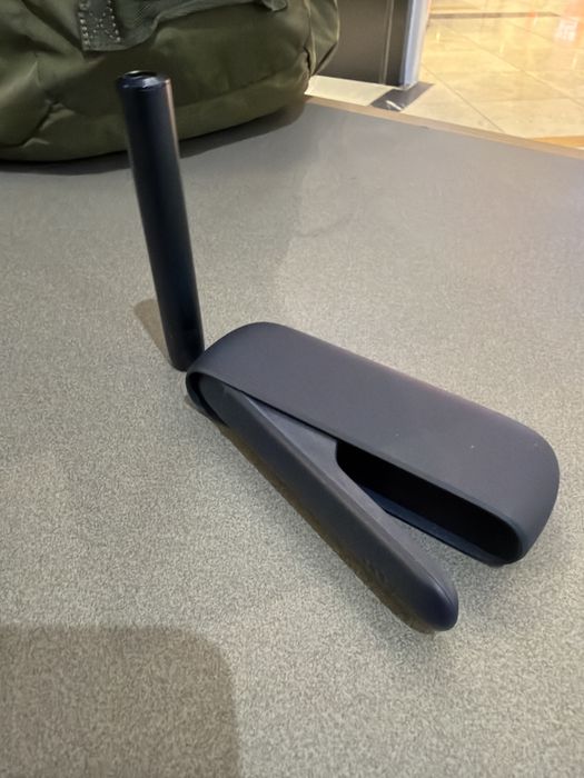 IQOS ILUMA – nou albastru inchis (cu incarcator nou)