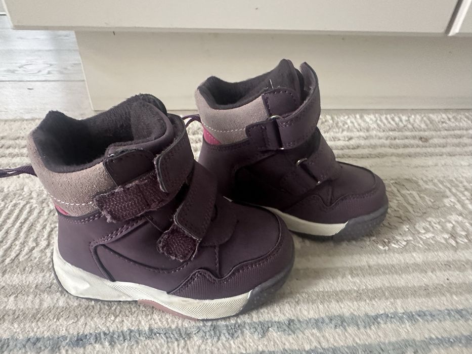 Продам ботинки для девочек Tombi