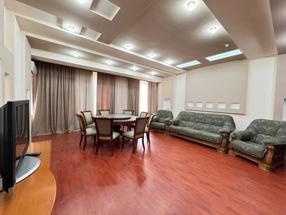 Банковская ! Айбека ул. пересечение Нукусская рядом Б\Ц "Авалон" 165м2