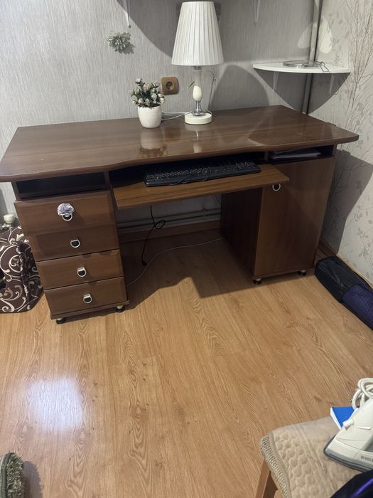 Стол письменный