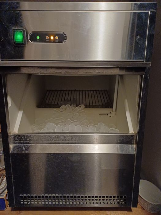 Vand aparat de facut  gheata