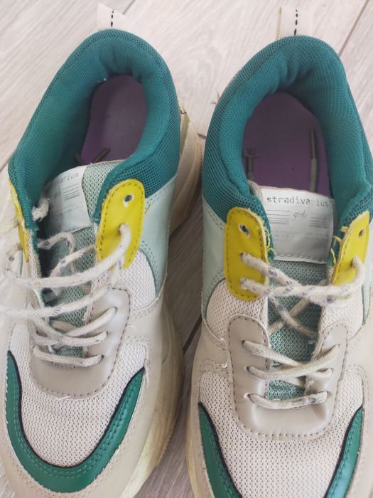 Бесплатно  кроссовки 36 размер.