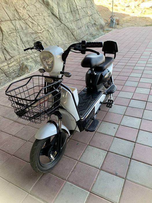 Продам мопед электрический за 60000