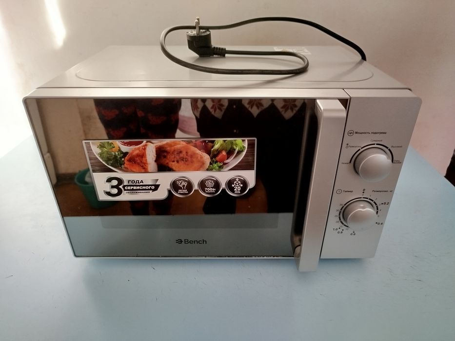 Микроволновка BENCH 20 литров.