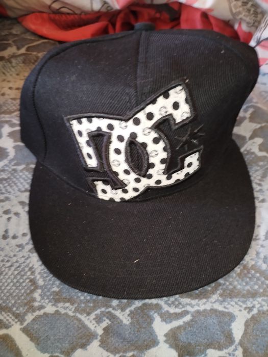 Шапки различни 15  леба.За 8 бр безплатна доставка плус подарак