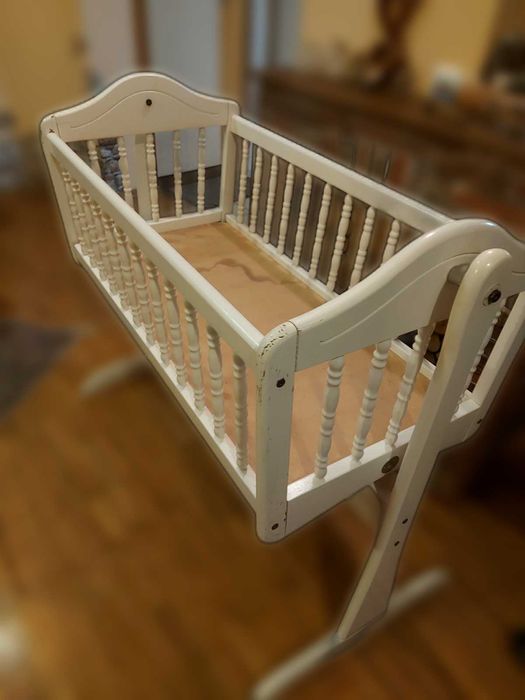 Бебешко легло-люлка дървена