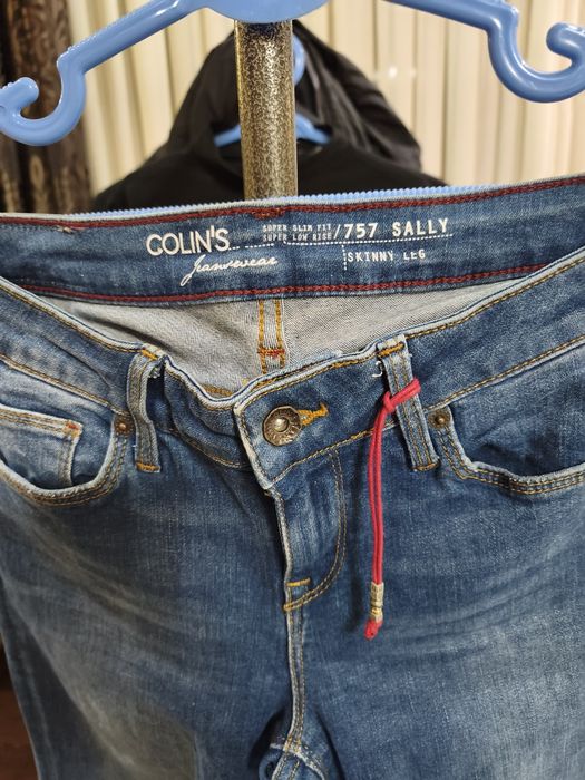 Женские джинсы бренда Collins