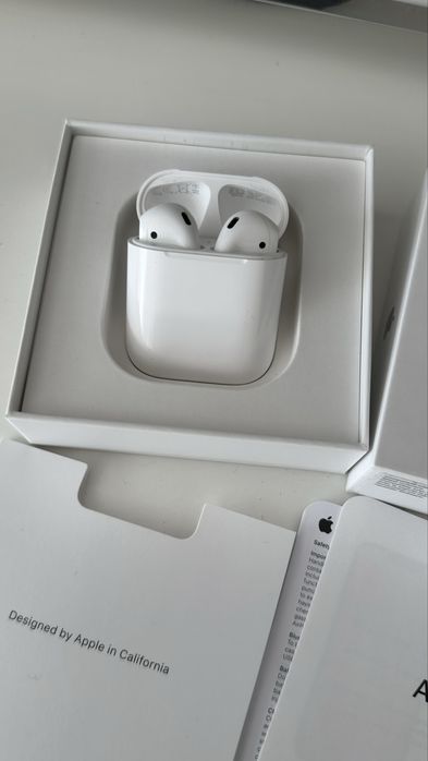 AirPods (оригинални)