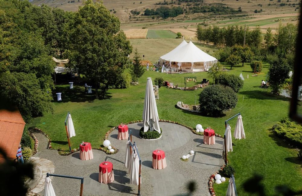 Fete de masa cocteil făcute la comanda folosite  o singura data..Le vând deoare ce a trecut evenimentul